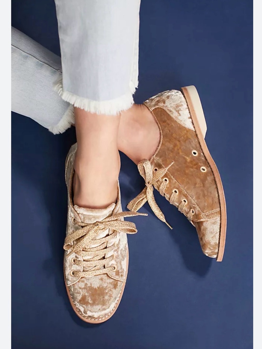 Bill Blass Crushed Velvet Bowling Shoes Champagne Tan Gold Laces Size 6.5 Loafer